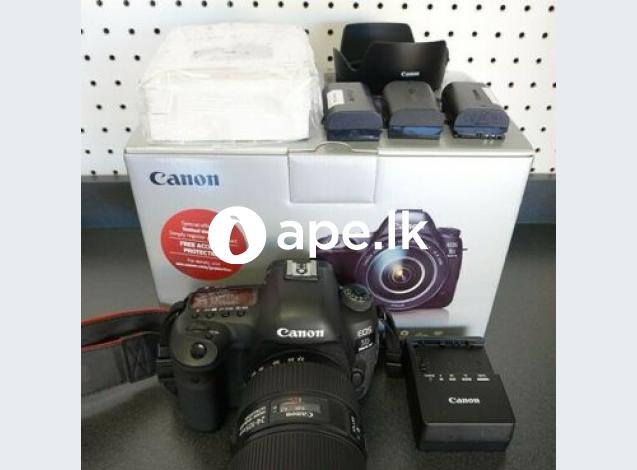 Canon 5D Mark 4 With Lens and Accessories